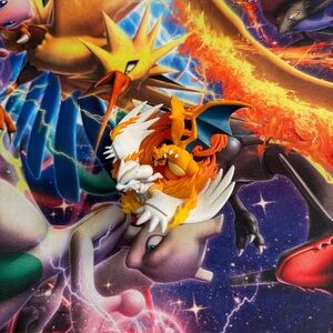 Pokémon TCG 2019 Reshiram & Charizard-GX Figure